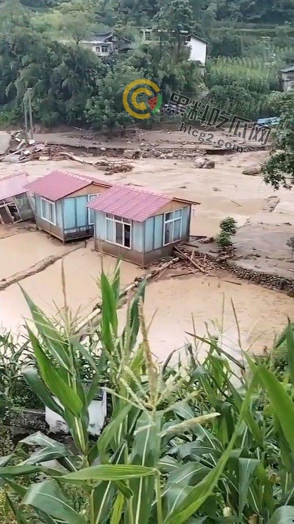 四川雅安汉源县暴雨肆虐:30余人失联,灾后现场触目惊心-5