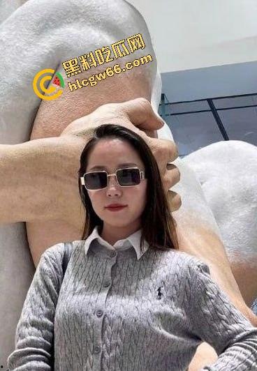 内蒙古科技大学大四学姐【拉布珠】校内公然售卖福利视频又被实锤,强行辟谣自抽嘴巴,脸打得啪啪响!-5