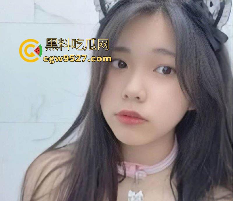 长春大学粉嫩清纯学妹【屠文蕾】宿舍自拍自慰,胆大不怕舍友发现,酒店为男友露脸口交,反差婊本色尽显!-1