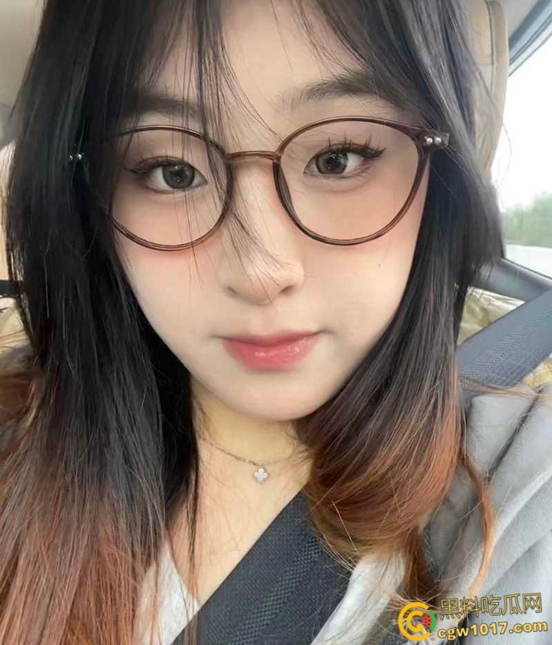 深圳清纯女实习生【罗梦瑶】,被领导陪酒潜规则,娴熟口技吸吮大屌,女上骑乘淫水泛滥,职场的眼镜妹就是反差!-2