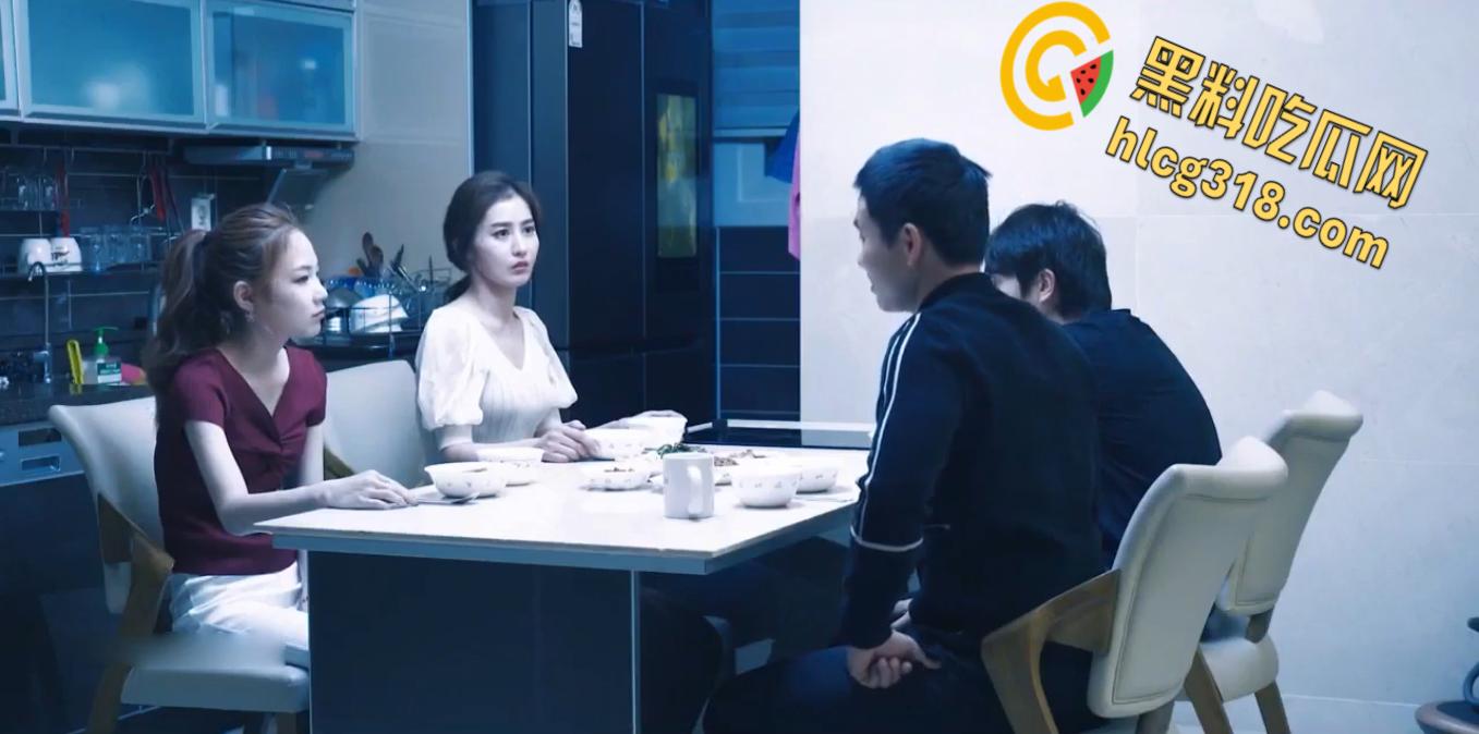 韩国三级《新妈妈的目的》家庭伦理爽片,漂亮美熙挤进豪门,却被儿子盯上,来看这性福的一家人 !-1