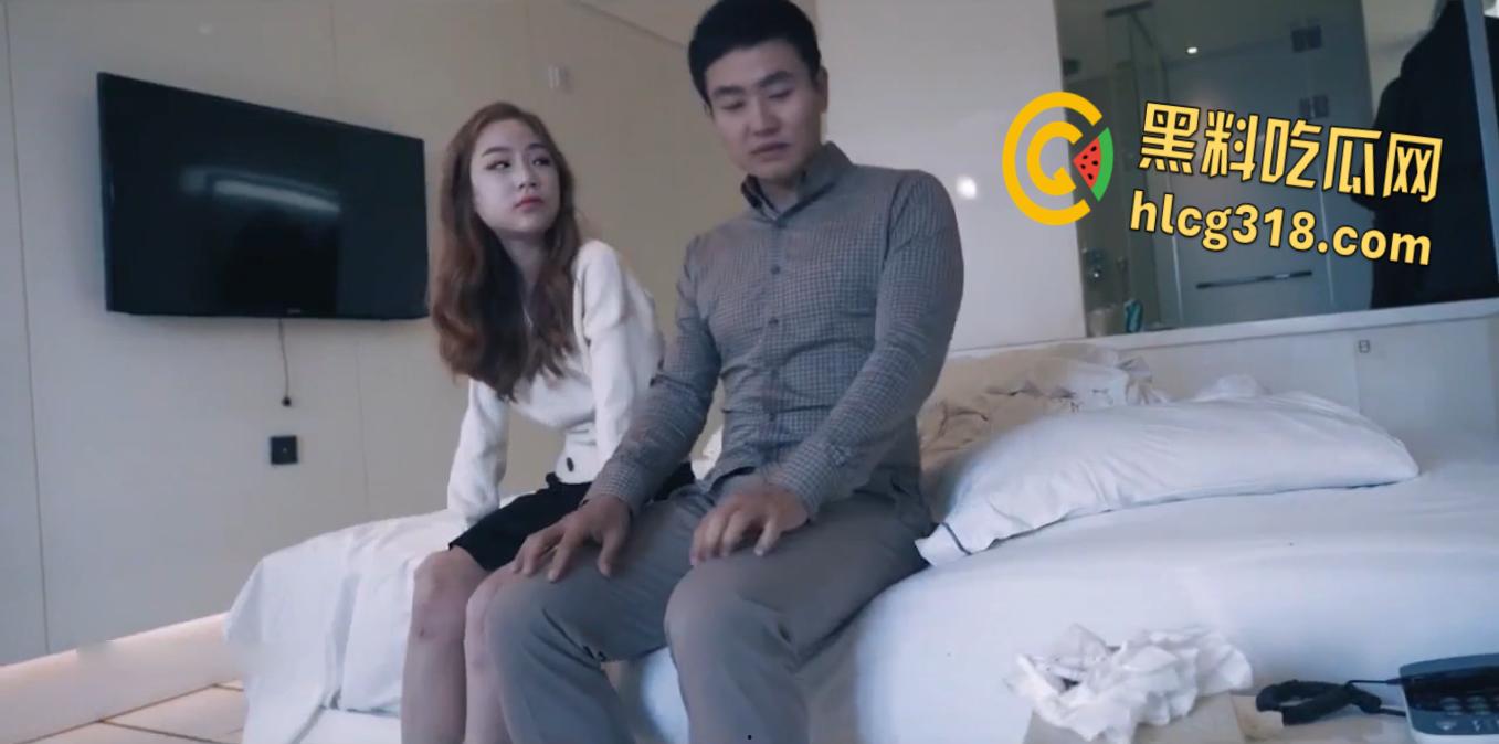 韩国三级《新妈妈的目的》家庭伦理爽片,漂亮美熙挤进豪门,却被儿子盯上,来看这性福的一家人 !-2