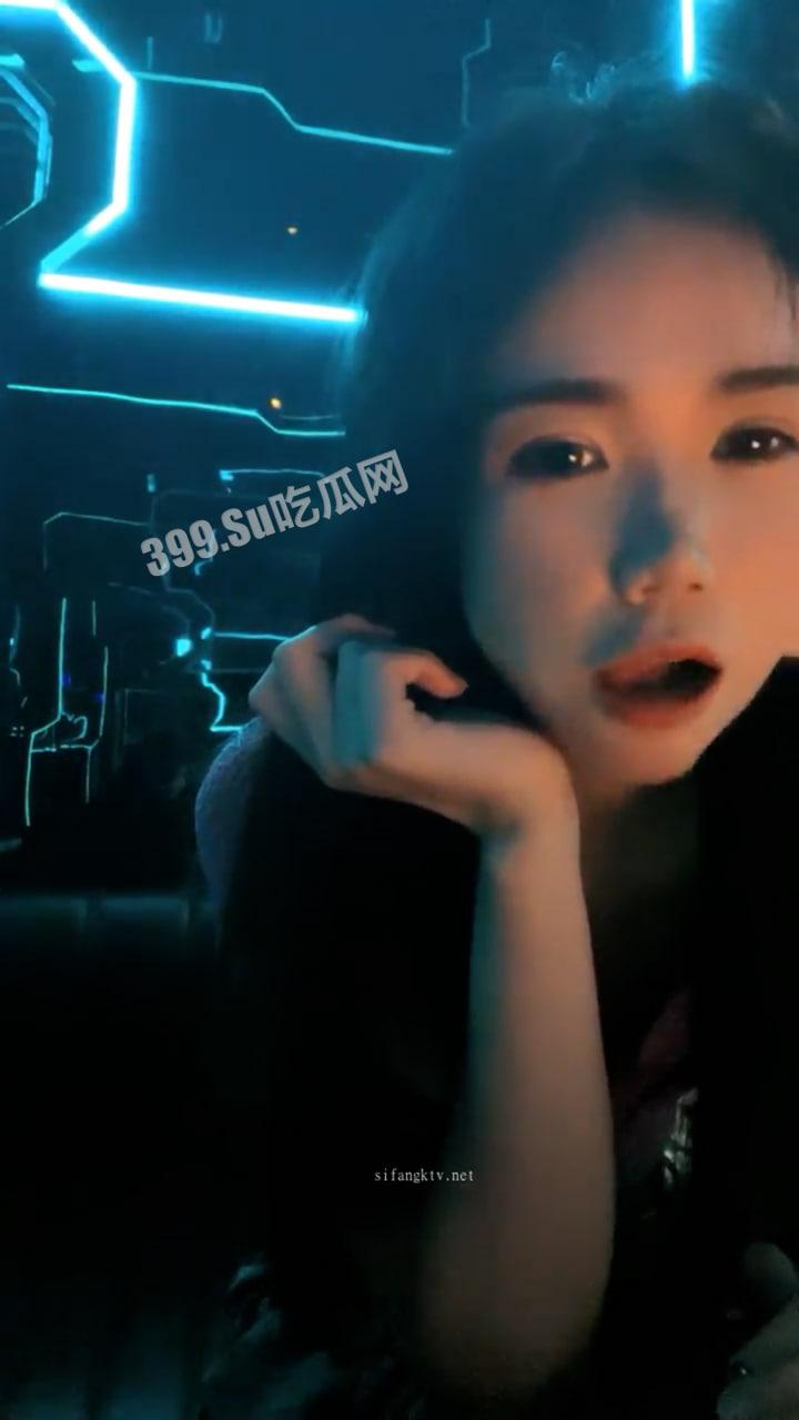 激情一夜 户外真实!安徽黄播女神肤白貌美 偷偷在 KTV 卫生间发骚自慰直播-5