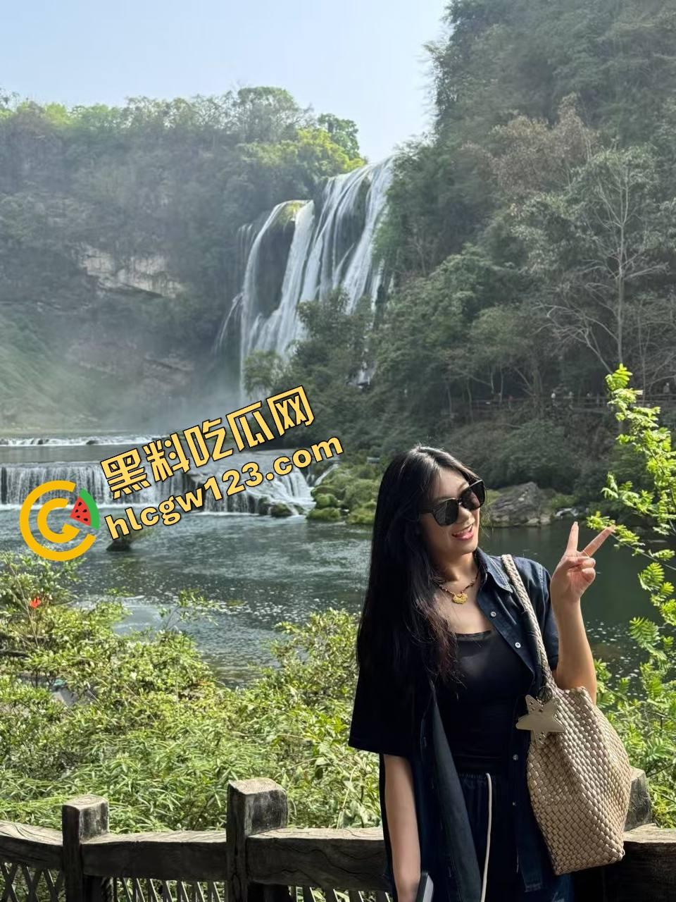 闺蜜双人床上大战,一根双头鸡巴插爆俩逼,谁都不当受,轮着干,姐妹变炮友这才叫姐妹情深!-1