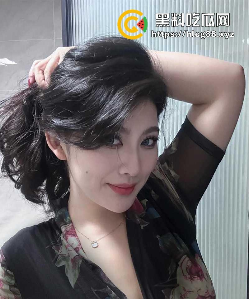 金鸡独立荡秋千 教练我想学这个 女的看样子要激动坏了 待会肯定要大战!-3