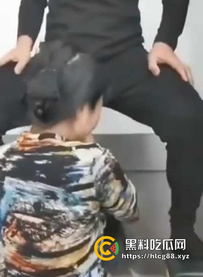 金鸡独立荡秋千 教练我想学这个 女的看样子要激动坏了 待会肯定要大战!-5