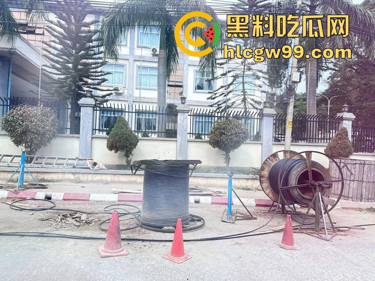 妙瓦底硬刚泰国,全城囤油,诈骗大军集结,泰方断网断电惹怒将军,水沟谷烟花狂笑泰国政府!-10