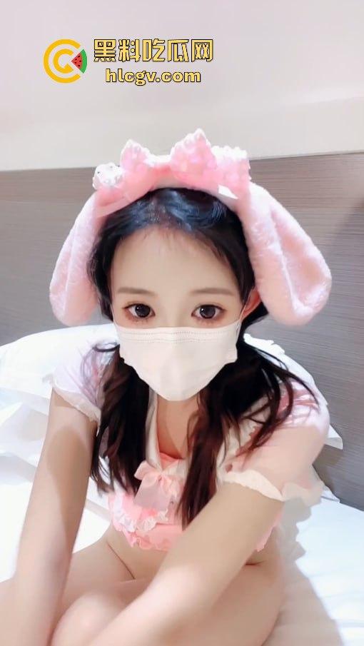 广西清纯厂妹【胡小宁】下海变身母狗!大叔暴操粉穴嫩妹,颜值稚嫩却毫无保留掰腿狂插!-4