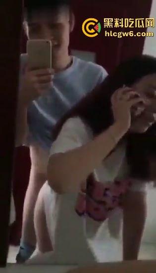 极致反差女!跟男友性爱时故意打电话 挑逗男友,全程不敢乱说话 满脸享受。-6