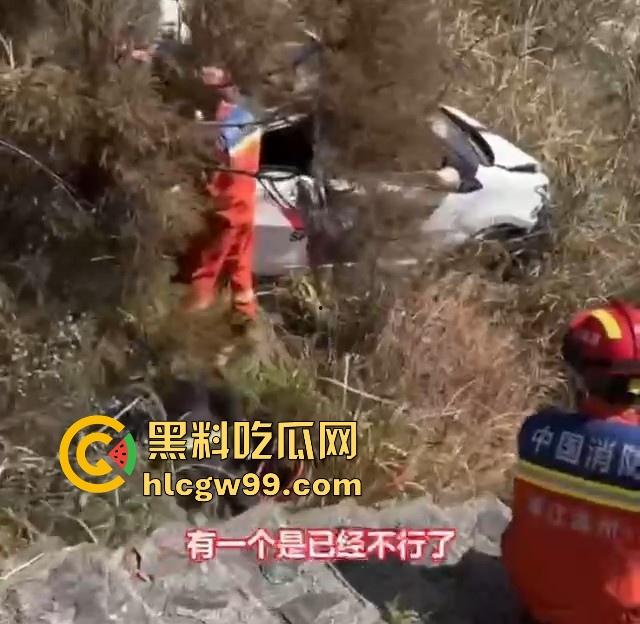 车技不过关少走云贵川,温州天真道观附近私家车坠崖,事故原因仍在进一步核实中。-3