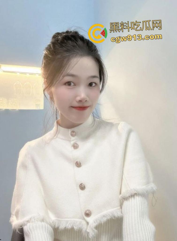 天津母狗【张玲玲】被金主调教,为了捞金不惜送出肉体给人猛干输出,户外露出照引诱金主急忙来送钱!-1