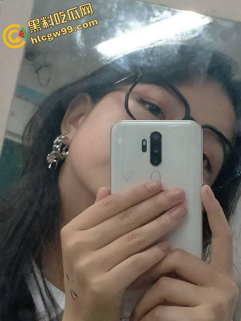 宁夏坤德学院性瘾少女【赵妍妍】舌钉乳钉装饰身体,翘起肥臀享受巨棒深入蜜穴!-1