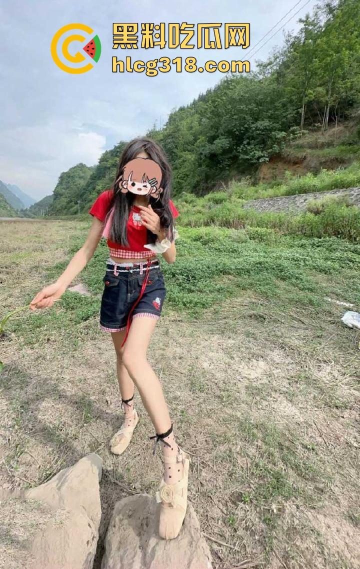 海角乱伦,跟女儿去户外露营,在帐篷里扣着女儿的骚逼 扇着女儿的翘臀打桩内射她!-1