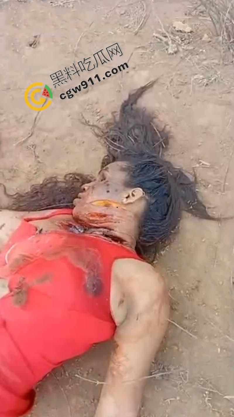 巴西路边血腥噩梦:北部湾州美女割喉弃尸,红衣浸血如修罗场,喉管撕裂,热血喷涌染红大地!-3