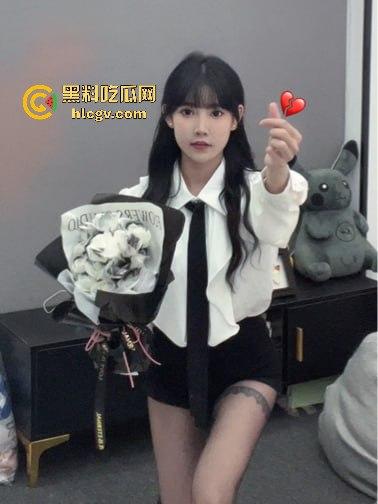 抖音60w粉丝网红『牛b』小三上位大翻车!八块腹肌男友性爱视频流出,恋爱脑遭遇渣男终成笑柄!-20