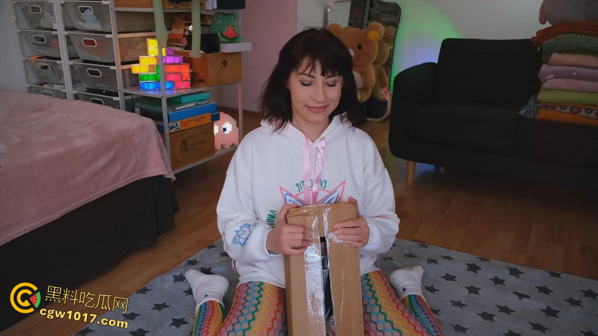 欧美重口味博主【Mylene】新到一批异形大玩具,肛门异物扩张,娇嫩菊花酸爽到爆炸!-1