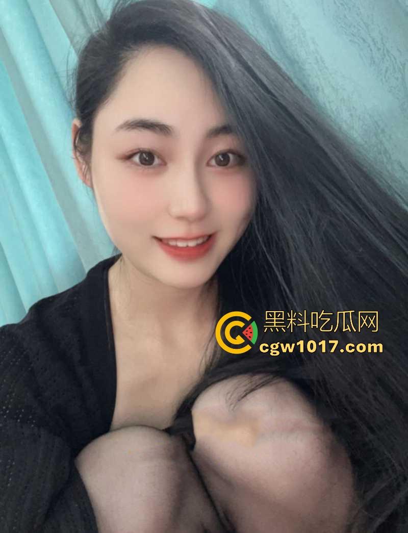 河南高挑骚逼营销【陈奕莹】清纯少女私下却是淫荡的母狗,在家发骚与人裸聊等操,全程露脸揉搓,这逼是真的黑啊!-6