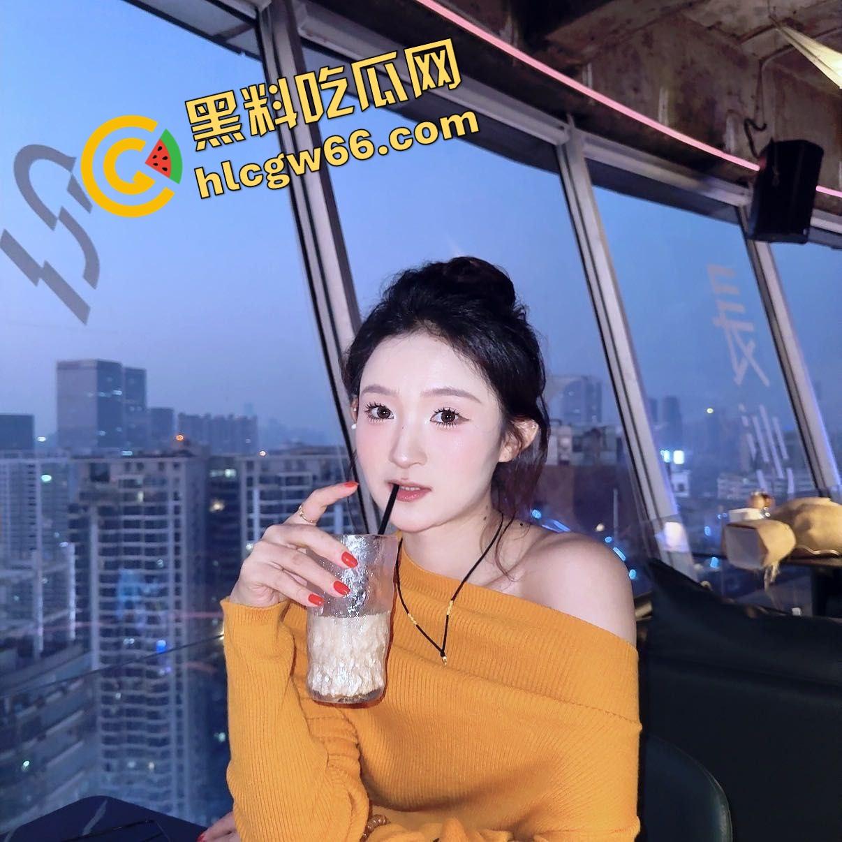 上海大学【刘蕾】穿女仆装被男友和兄弟轮番操翻,粉嫩肉穴夹得贼紧,叫声骚到想冲进去一起上!-4