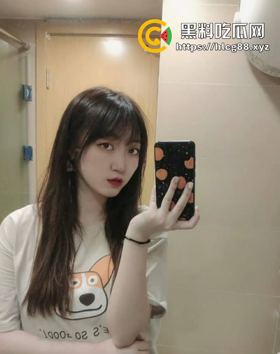 上海白领【毕姐】24岁被金主爸爸包养,吃鸡伺候得爽翻天,这骚母狗真是下贱到骨子里!-2