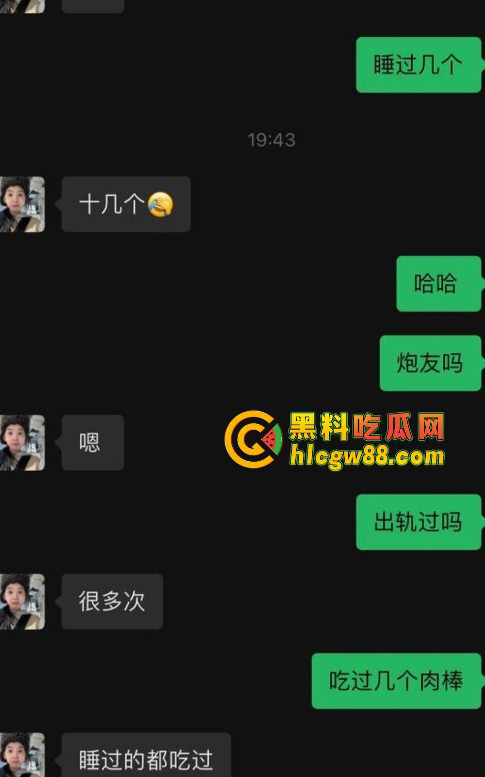 广东弟弟叫兄弟试探亲姐,姐姐裸聊约炮自慰视频曝光,600块看她抠逼,弟弟都看傻了!-4