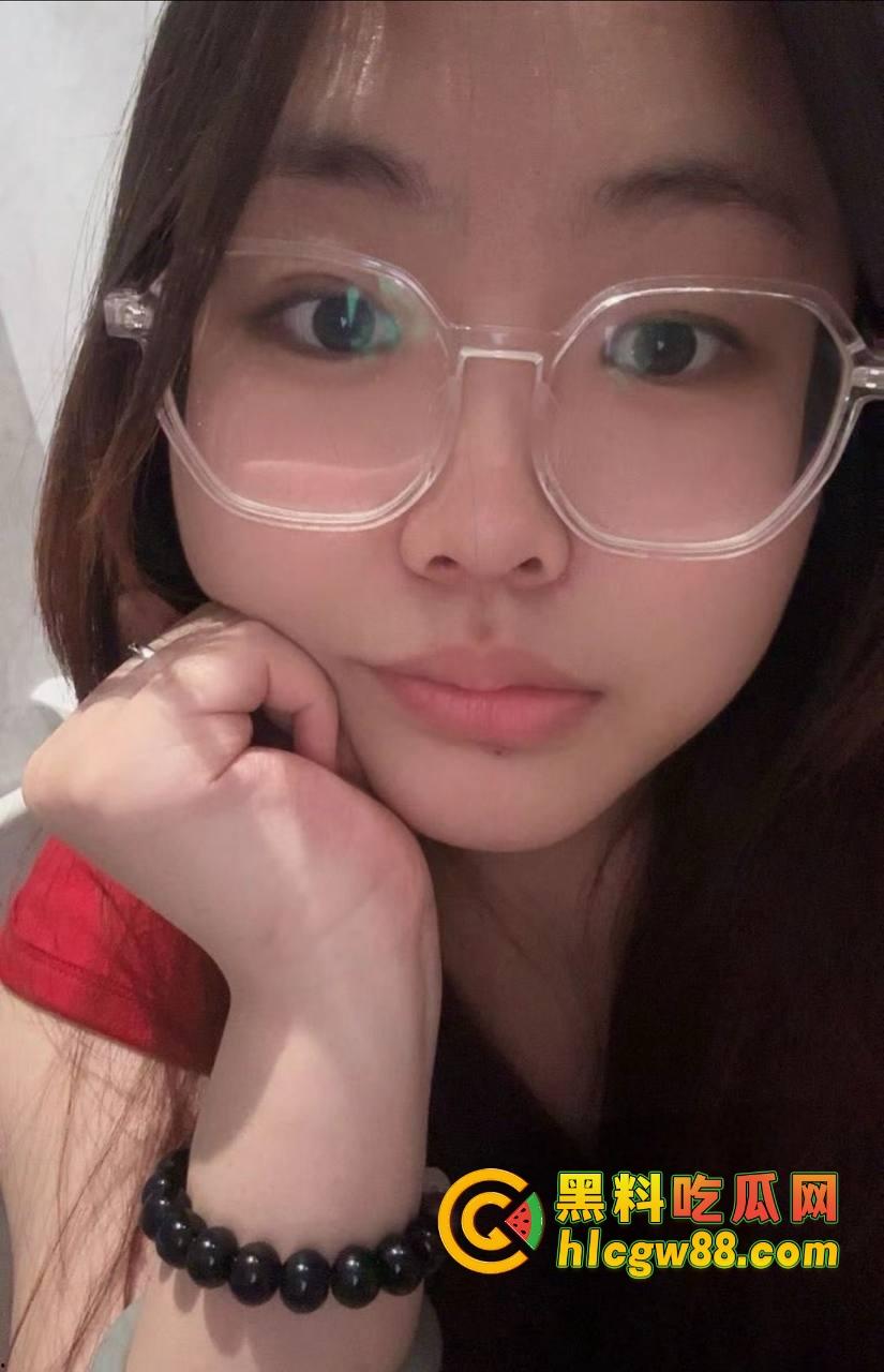 广东弟弟叫兄弟试探亲姐,姐姐裸聊约炮自慰视频曝光,600块看她抠逼,弟弟都看傻了!-23