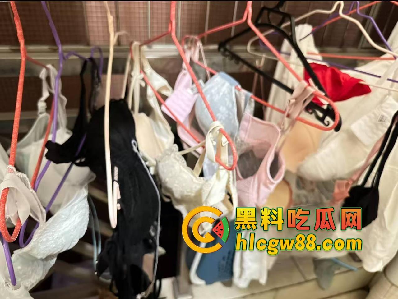 广东弟弟叫兄弟试探亲姐,姐姐裸聊约炮自慰视频曝光,600块看她抠逼,弟弟都看傻了!-24