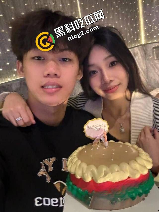 广州艺术学院反差艺术生『黄乐妍』与男友打视频裸聊自慰抠逼 酒店性爱视频被曝光-7