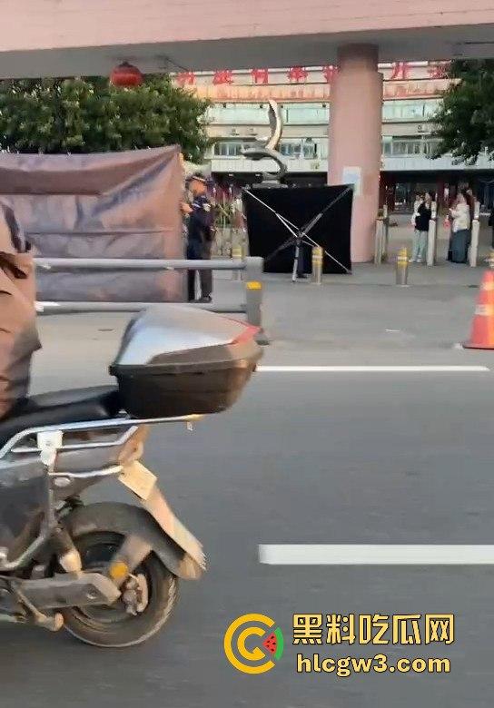 顺德梁球锯职业学校学生跳河自杀,校方没收手机逼出人命!母亲校门口哭到休克,学校冷血旁观!-11