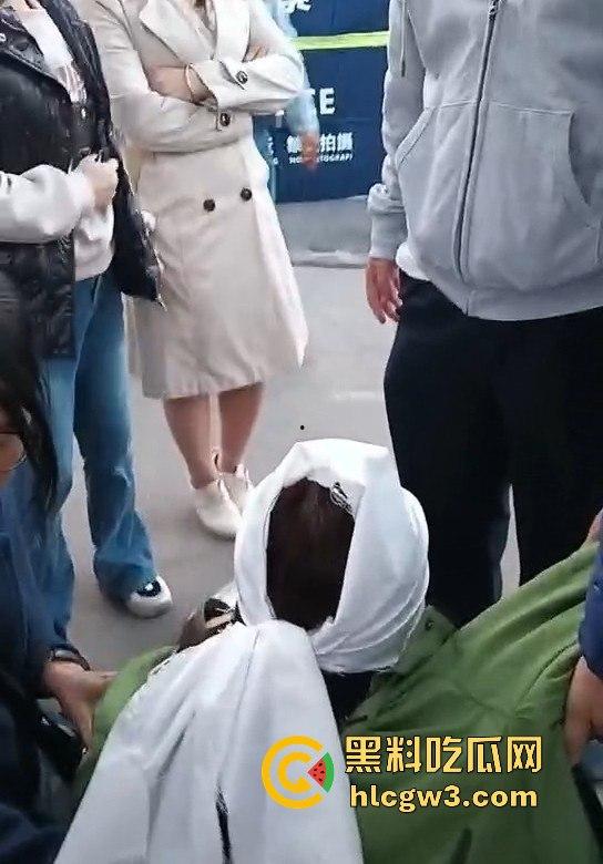 顺德梁球锯职业学校学生跳河自杀,校方没收手机逼出人命!母亲校门口哭到休克,学校冷血旁观!-12