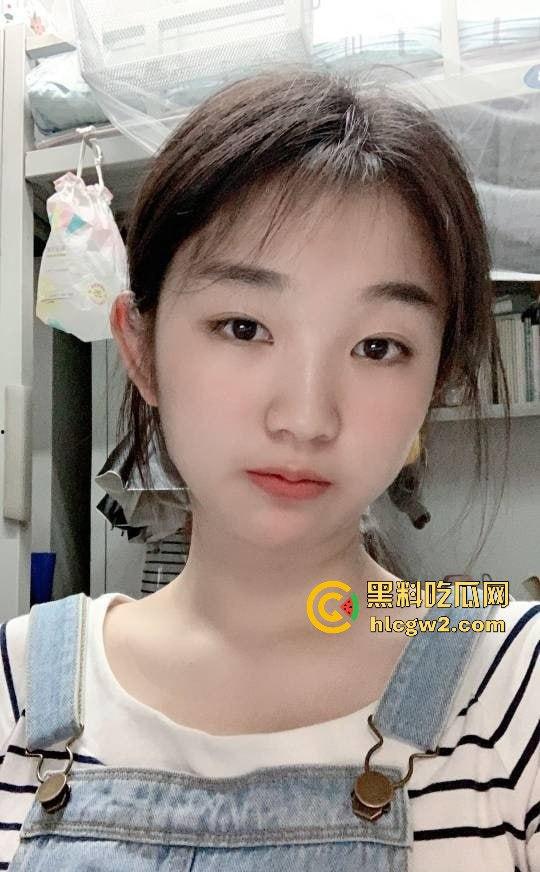 华中理工大学清纯反差婊学妹【黄梓萱】翻车 大尺度私密自拍被渣男曝光 情欲上头彻底沦陷!-8