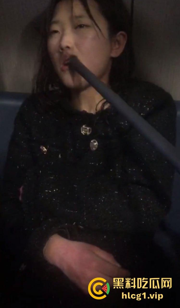 女孩是用来操的 不是用来打的!青海西宁一女孩酒店里遭多人暴打侮辱还被扒去其衣服!-3