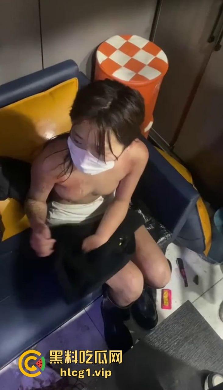 女孩是用来操的 不是用来打的!青海西宁一女孩酒店里遭多人暴打侮辱还被扒去其衣服!-8