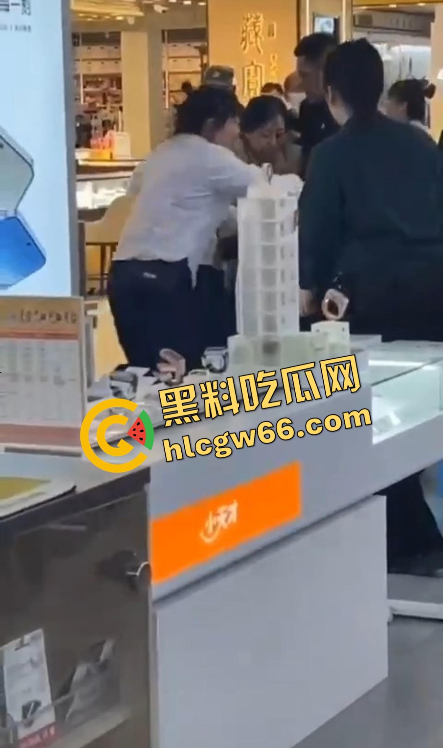 郑口信誉楼金逼事件刷屏,老凤祥主任当小三,一炮一万?原配GPS监听全程,宾馆淫声浪语全曝光!-10