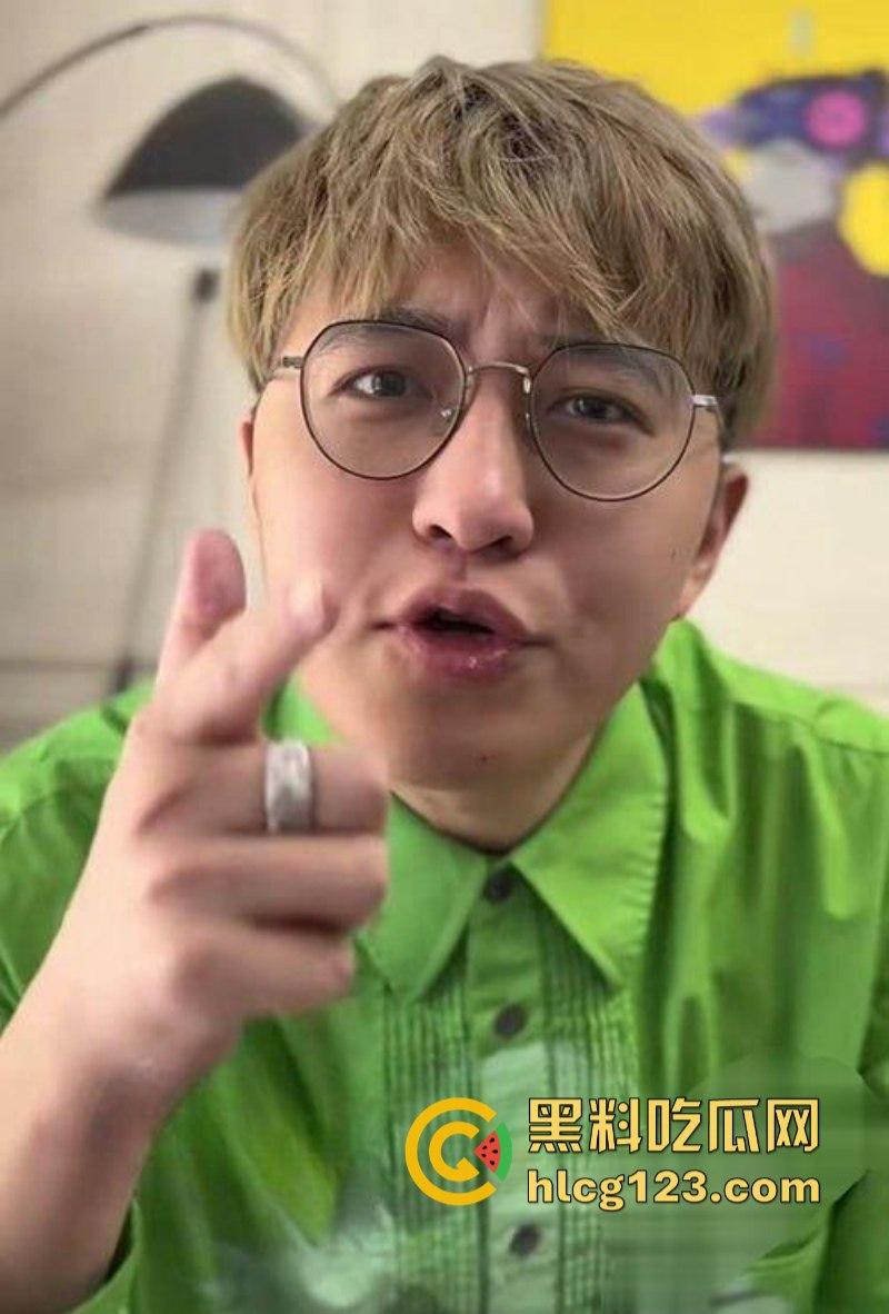 抖音网红【韭菜日记】归零后直播翻车!直播灌醉妹子后被封禁!妹子穿着情趣内裤坐在沙发上毫无意识!-2