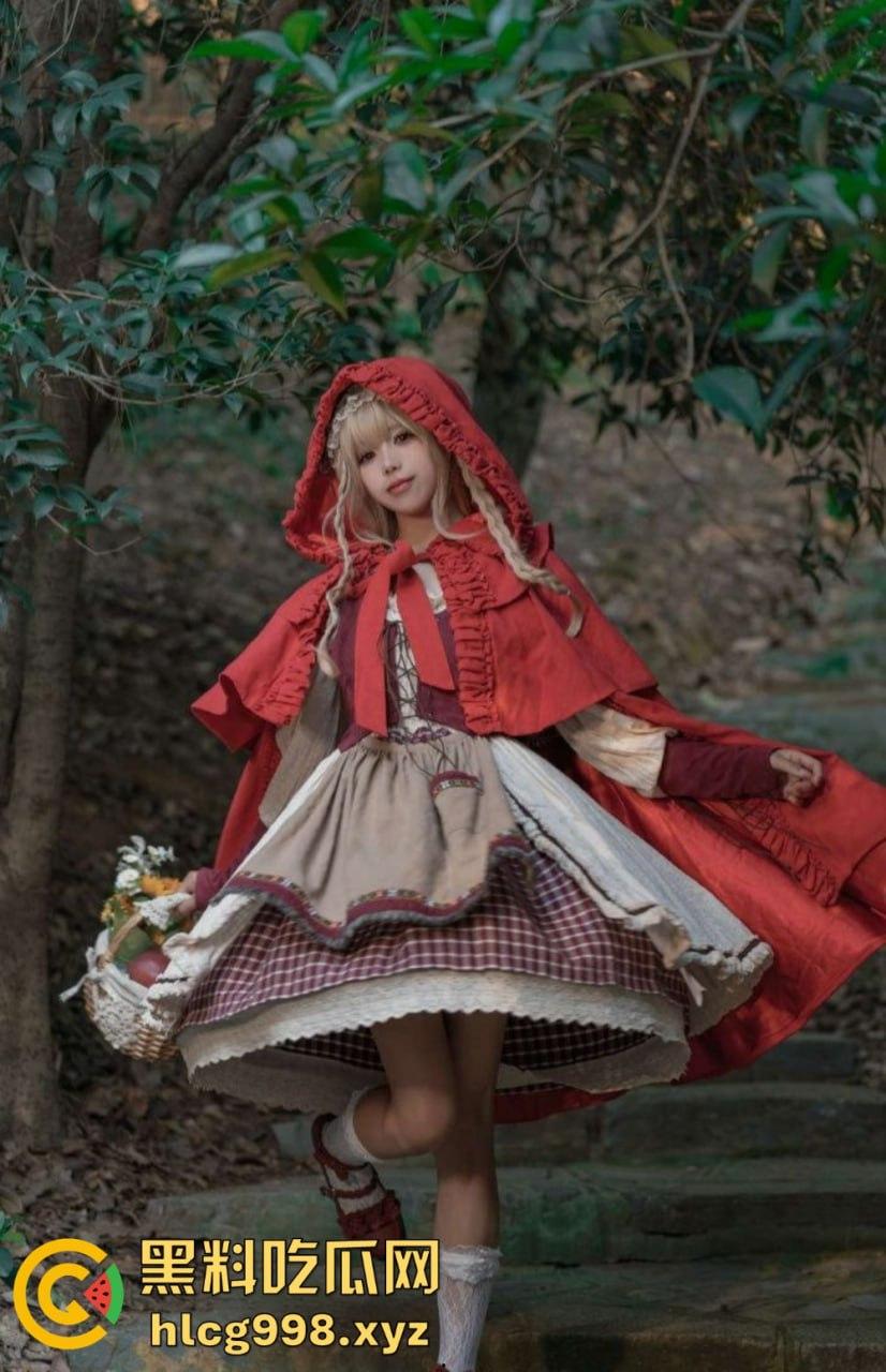 福利姬【咬一口兔娘ovo】户外小红帽捆绑写真,尺度大到离谱!大灰狼来了先吃上面还是下面?-4