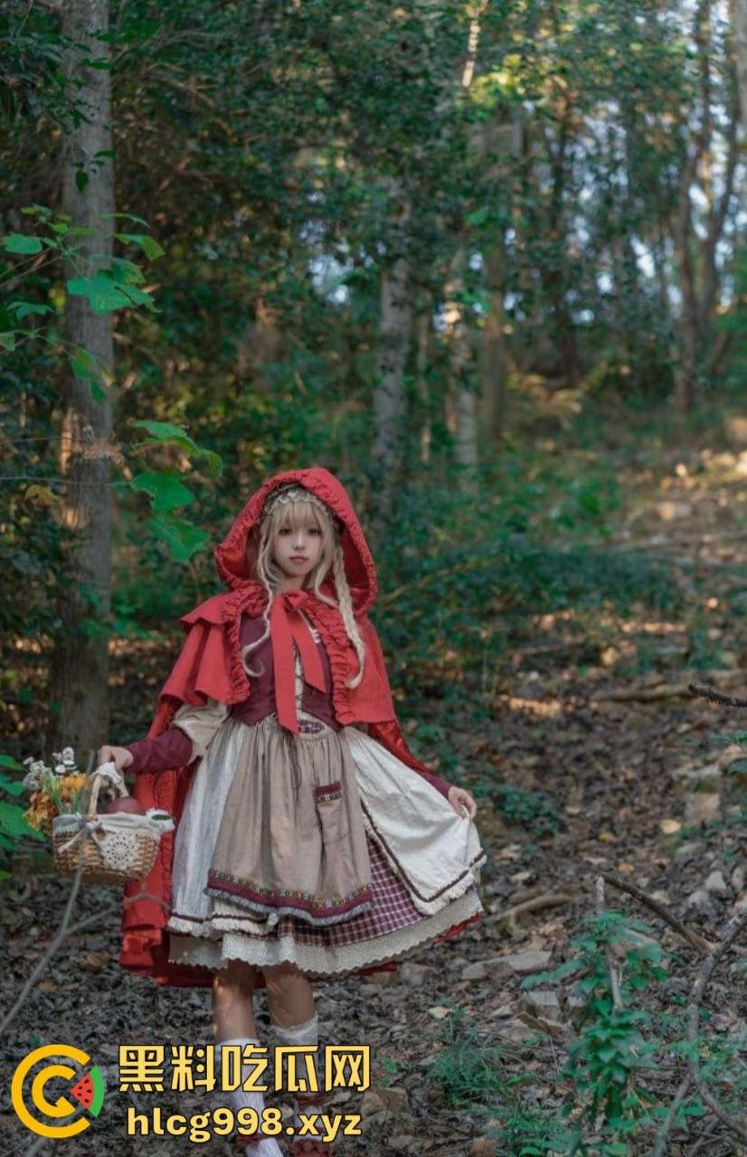 福利姬【咬一口兔娘ovo】户外小红帽捆绑写真,尺度大到离谱!大灰狼来了先吃上面还是下面?-29