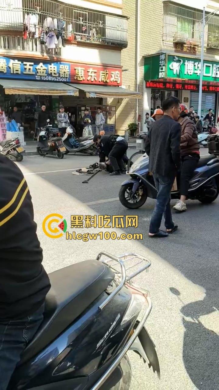 大爷不语只想砍人 汕尾市海丰县单身老头当街挥刀泄愤吓坏路人 疑似故意混牢饭?-2