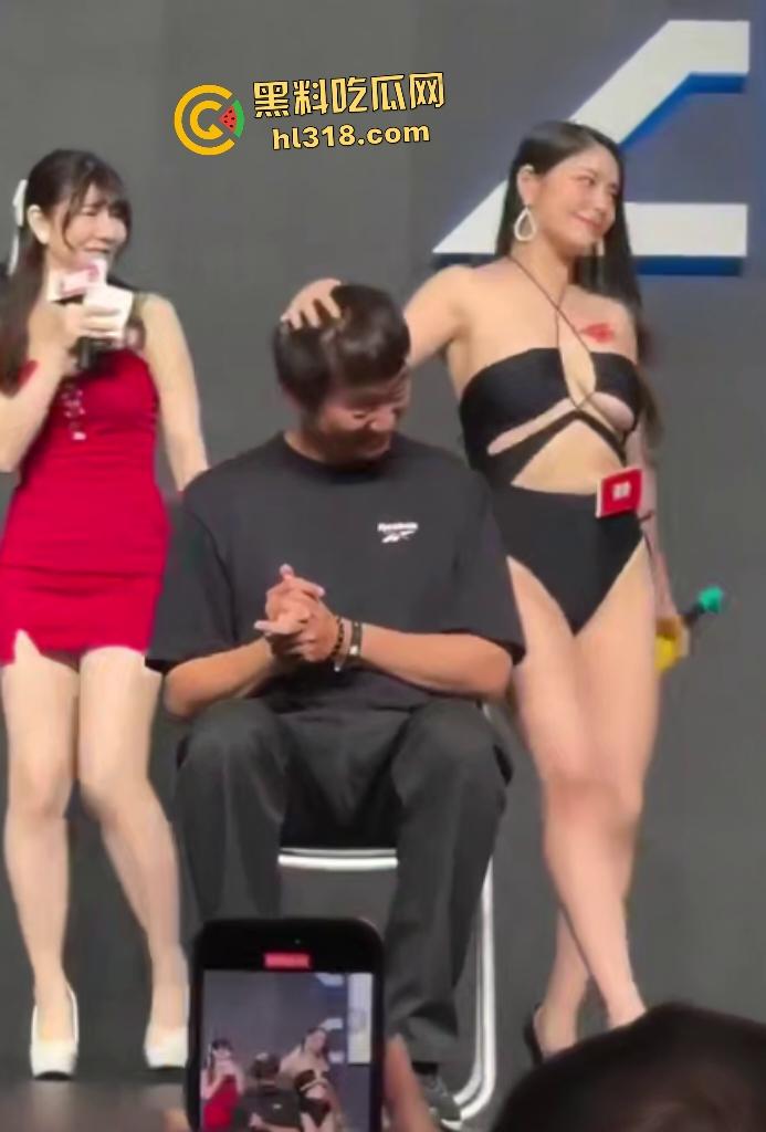 台湾成人展【藤浦惠】骑男观众腿上,用打气筒给气球打球,却自慰高潮失控主,持人喊停丝毫没有停止!-2