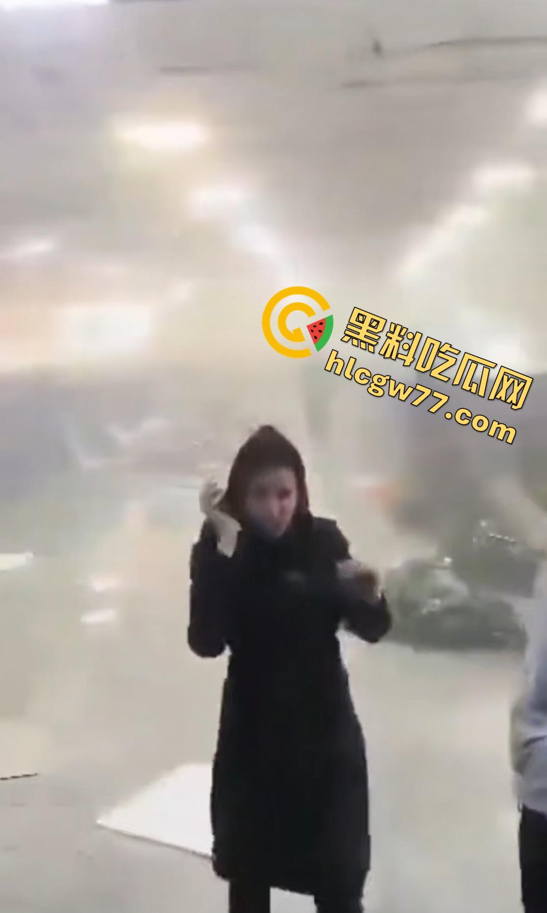 昨日伊朗沙希德拉贾伊港炸翻天!有个人玩化学品炸伤800人炸死25人,真是玩火自焚-6