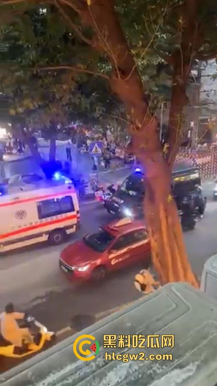 这不是拍戏!广州南沙一男子情绪失控街头挥刀砍人又割喉 被害人当场盖布 好吓人!-8