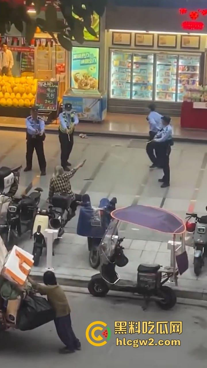 这不是拍戏!广州南沙一男子情绪失控街头挥刀砍人又割喉 被害人当场盖布 好吓人!-10