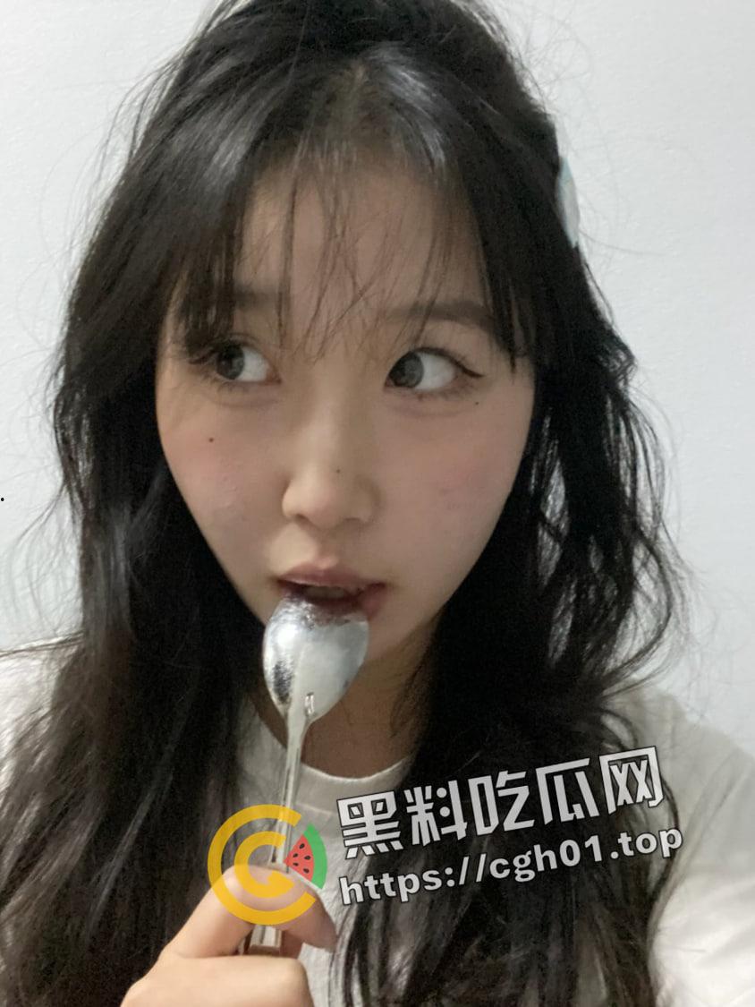 瓜友投稿!自己不舍得碰的女友是别人的母狗 颜射 吞精 开肛 反差婊调教视频被流出-5
