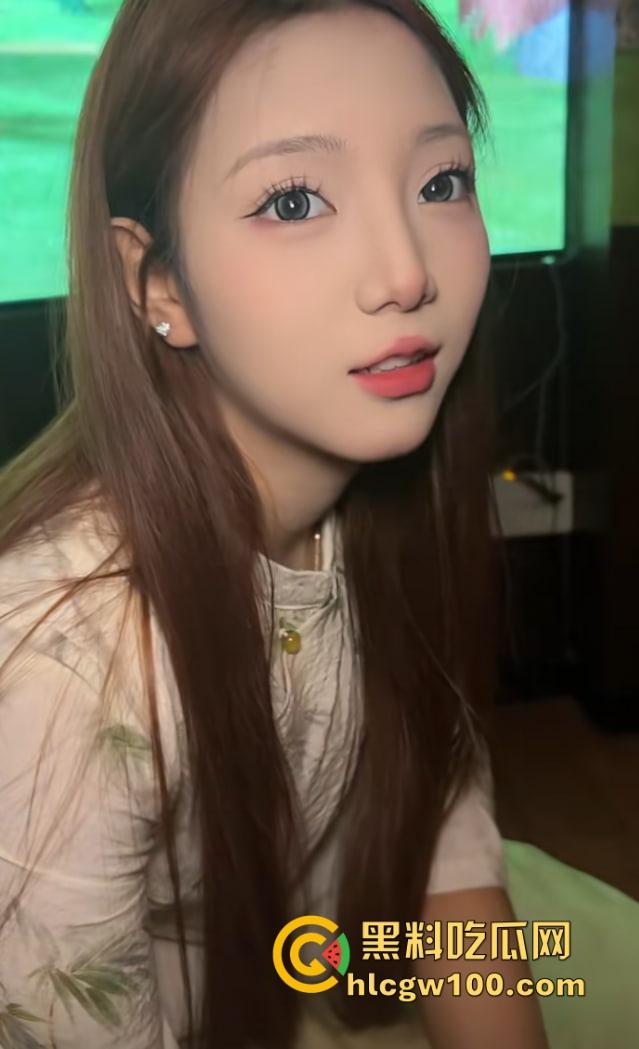 抖音鑫麟阁新娘技师『莉莉安』跪舔视频流出,白月光成屌下玩物,深情吃鸡巴被拍,全网独家曝光!-3