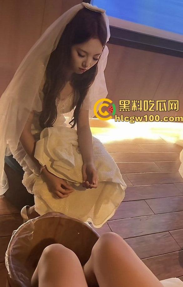 抖音鑫麟阁新娘技师『莉莉安』跪舔视频流出,白月光成屌下玩物,深情吃鸡巴被拍,全网独家曝光!-4