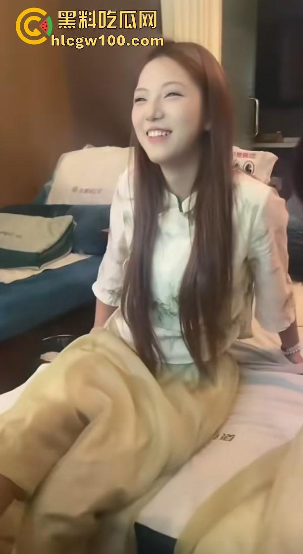 抖音鑫麟阁新娘技师『莉莉安』跪舔视频流出,白月光成屌下玩物,深情吃鸡巴被拍,全网独家曝光!-15