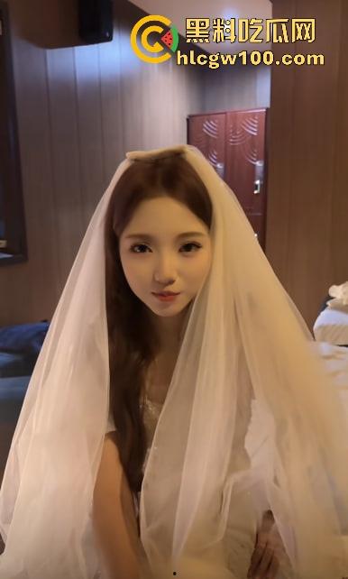 抖音鑫麟阁新娘技师『莉莉安』跪舔视频流出,白月光成屌下玩物,深情吃鸡巴被拍,全网独家曝光!-18