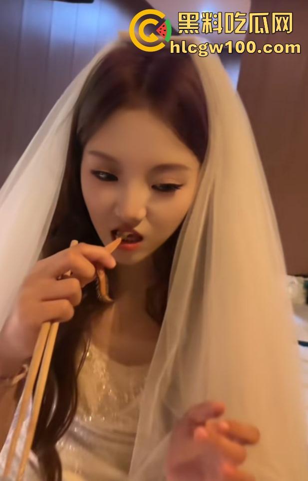 抖音鑫麟阁新娘技师『莉莉安』跪舔视频流出,白月光成屌下玩物,深情吃鸡巴被拍,全网独家曝光!-19