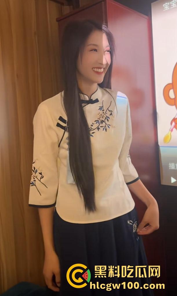 抖音鑫麟阁新娘技师『莉莉安』跪舔视频流出,白月光成屌下玩物,深情吃鸡巴被拍,全网独家曝光!-23