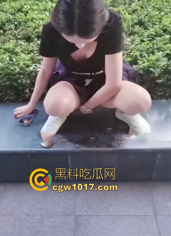 调教骚逼炮友!带着跳蛋逛街,当众强制高潮,大胆户外露出,玩的就是刺激玩的就是心跳,好刺激好喜欢!-7