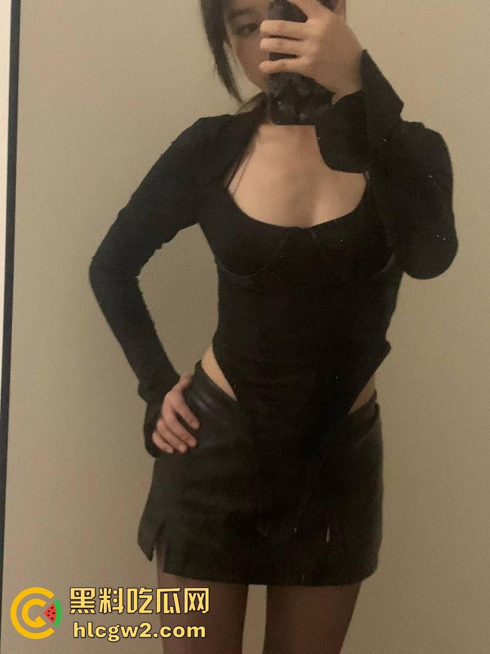 瓜友投稿表弟介绍的大三骚妹妹【李雪菲】放假期间赚生活费 2K包夜物有所值 真他妈顶!-7